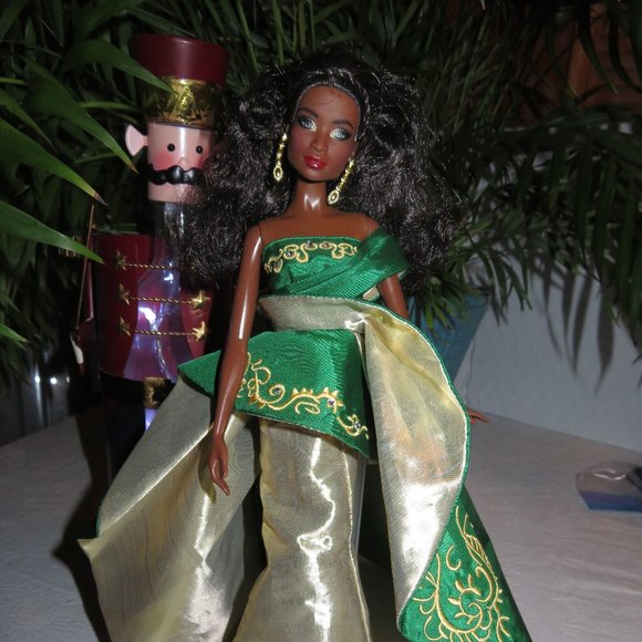 Barbie Holliday Collection African American - Picture 2 of 4